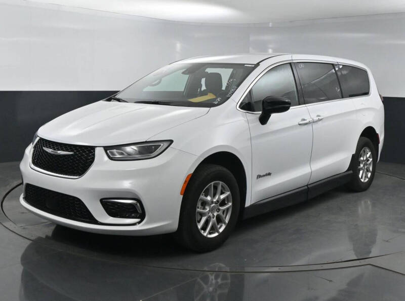 2024 Chrysler Pacifica Touring