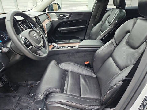 2023 Volvo XC60 B6 Ultimate Dark Theme