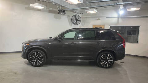 2023 Volvo XC90 Recharge T8 Ultimate Dark Theme