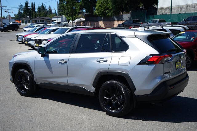 2022 Toyota RAV4 LE