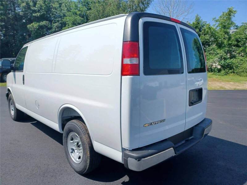 2025 Chevrolet Express 2500