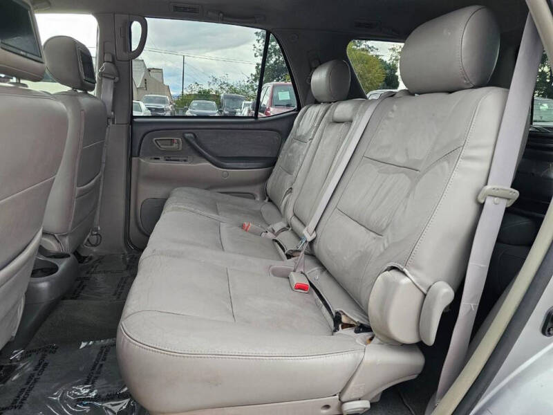 2005 Toyota Sequoia SR5