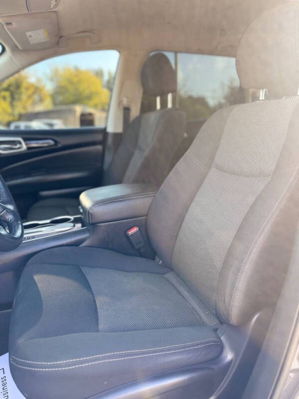 2019 Nissan Pathfinder SV