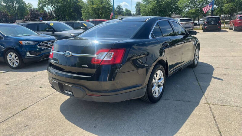 2011 Ford Taurus SEL