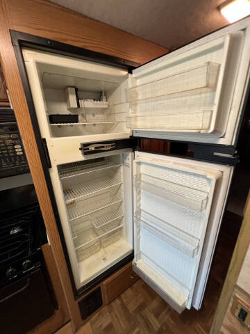 2000 Winnebago Adventurer