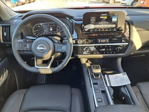 2024 Nissan Pathfinder SL