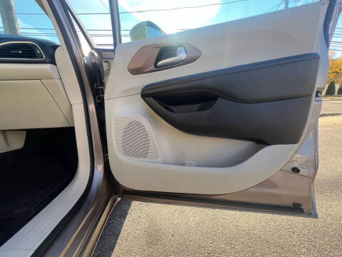 2017 Chrysler Pacifica Touring