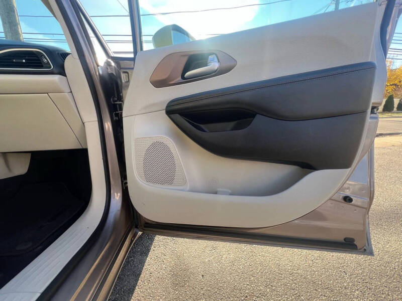 2017 Chrysler Pacifica Touring