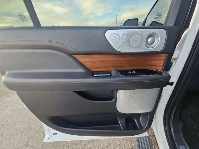 2022 Lincoln Navigator L Black Label