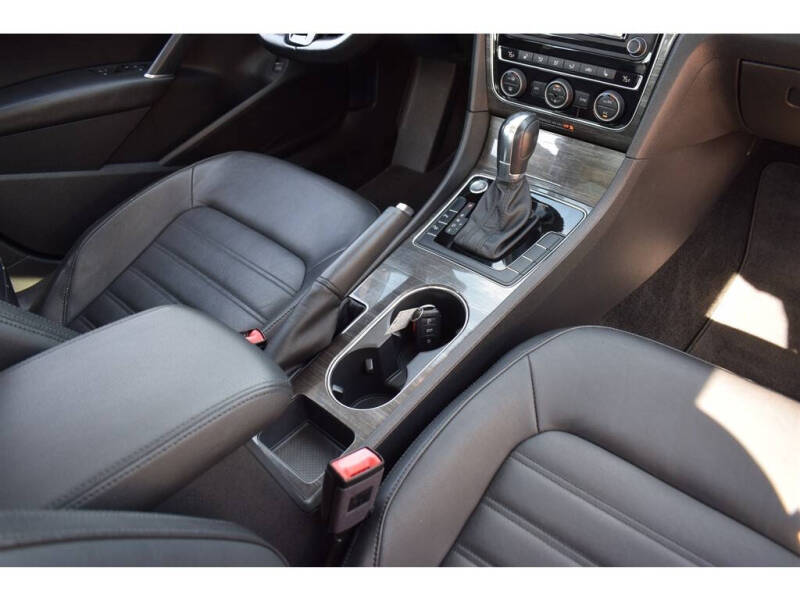 2017 Volkswagen Passat 1.8T SEL Premium