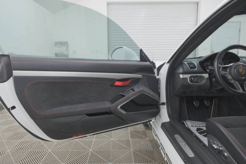 2016 Porsche Cayman GT4