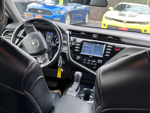 2020 Toyota Camry SE