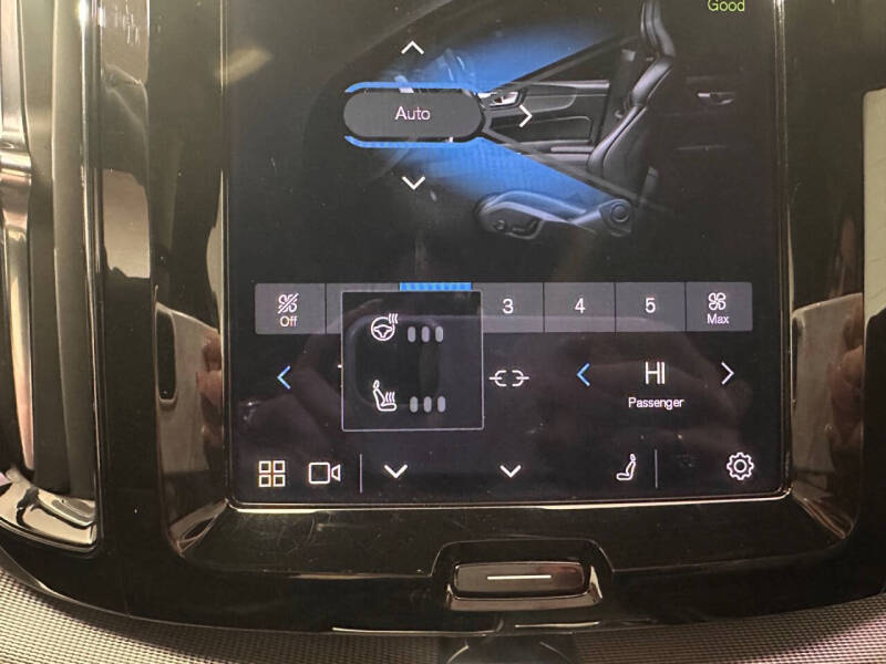 2022 Volvo XC60 B6 R-Design