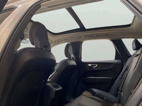 2025 Volvo XC60 B5 Core Dark Theme