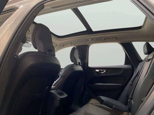 2025 Volvo XC60 B5 Core Dark Theme