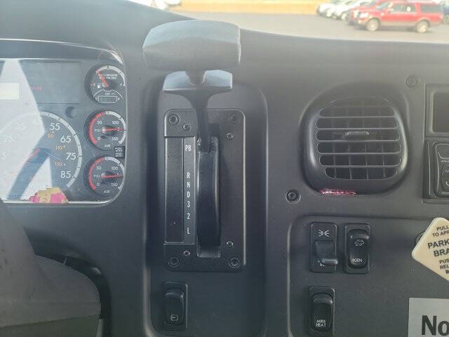 2015 Freightliner M2 106