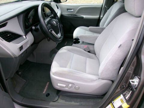 2016 Toyota Sienna LE 8-Passenger