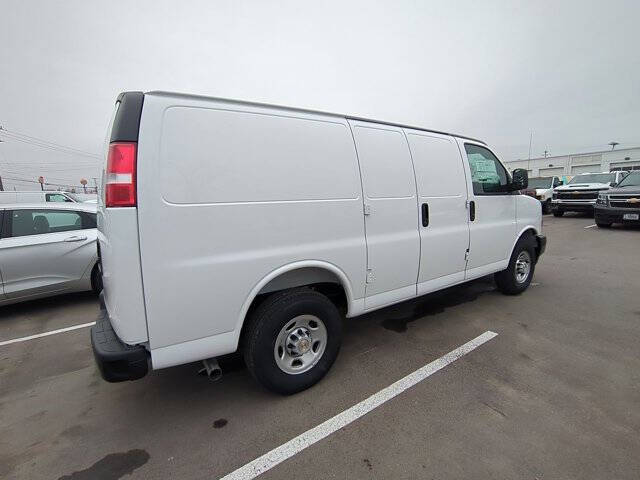 2025 Chevrolet Express 2500