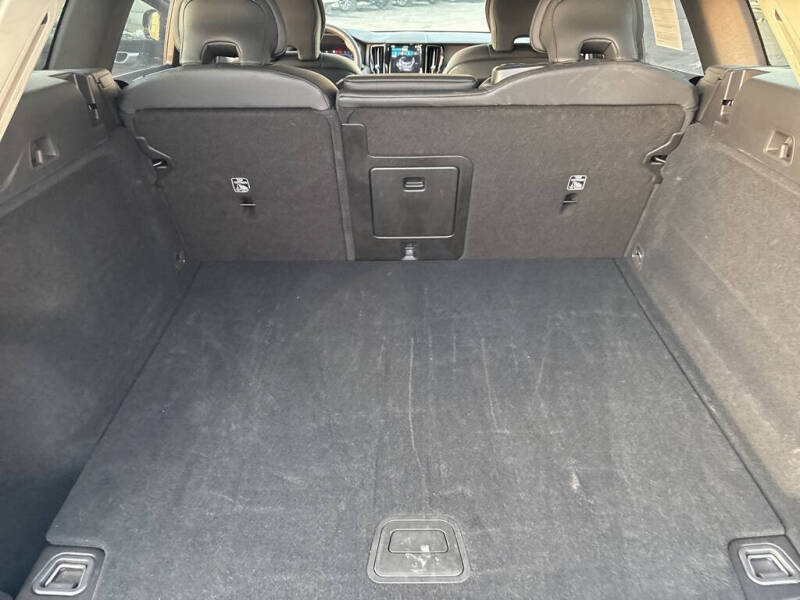 2025 Volvo XC60 B5 Plus Dark Theme