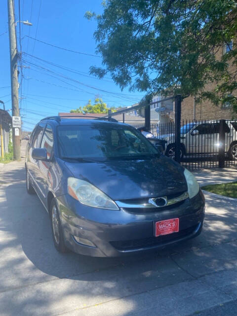 2006 Toyota Sienna for sale at Macks Motor Sales in Chicago, IL