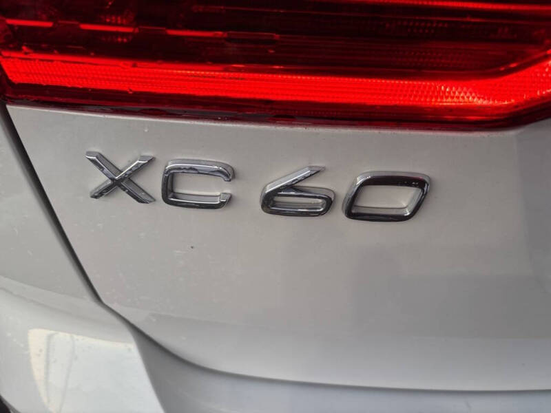 2025 Volvo XC60 B5 Core Dark Theme