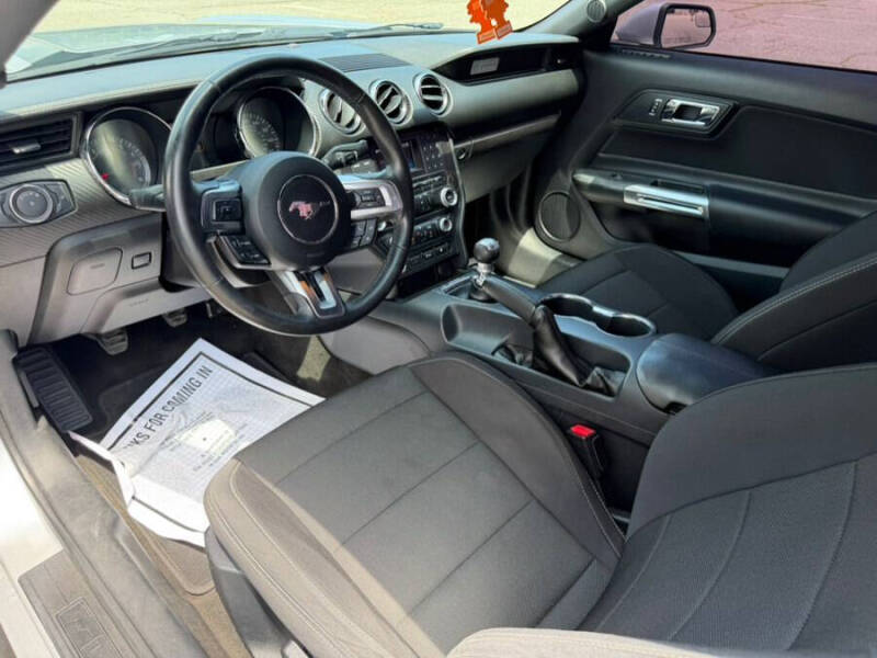 2017 Ford Mustang V6
