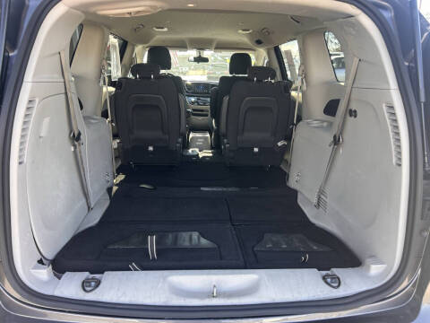 2020 Chrysler Voyager LX