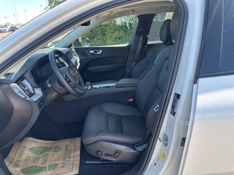 2025 Volvo XC60 B5 Plus Dark Theme