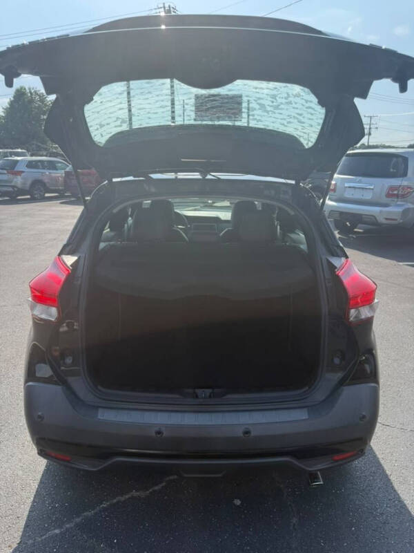 2020 Nissan Kicks SR