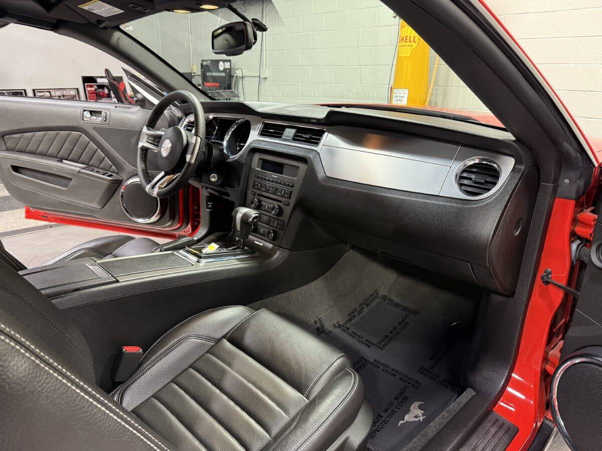 2011 Ford Mustang 36