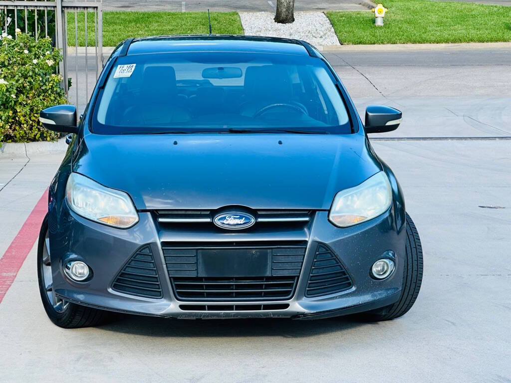 Gray 2013 Ford Focus SE SE 4dr Hatchback 2