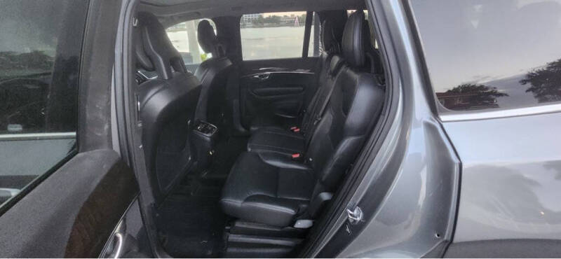 2016 Volvo XC90 T6 Momentum