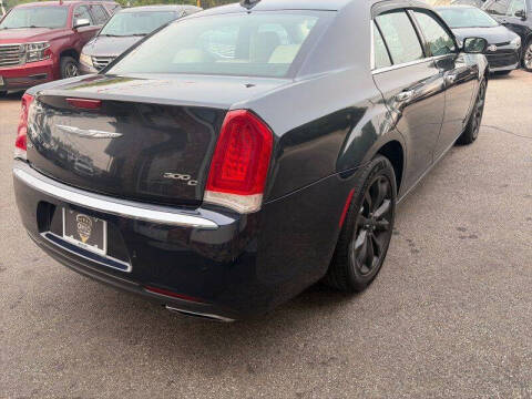 2017 Chrysler 300 C