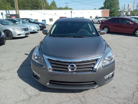 2015 Nissan Altima for sale at Auto Villa in Danville VA