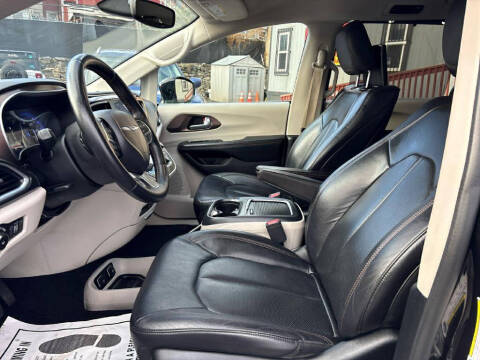 2017 Chrysler Pacifica Touring-L Plus