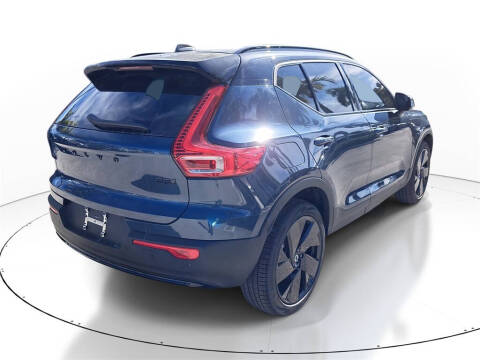 2026 Volvo XC40 B5 Ultra Black Edition