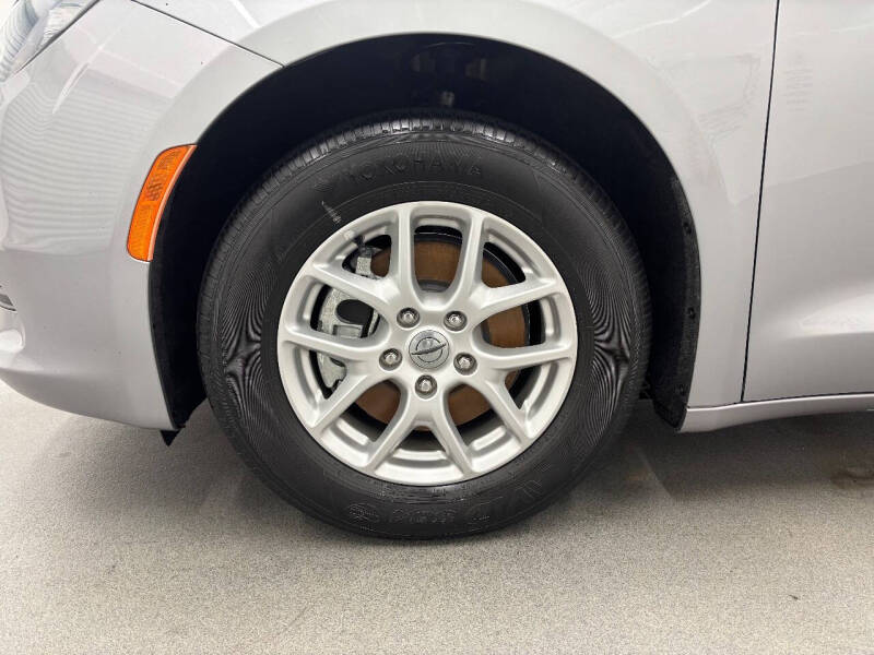 2021 Chrysler Voyager LX