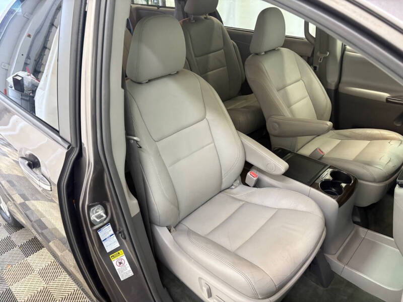 2016 Toyota Sienna XLE 7-Passenger