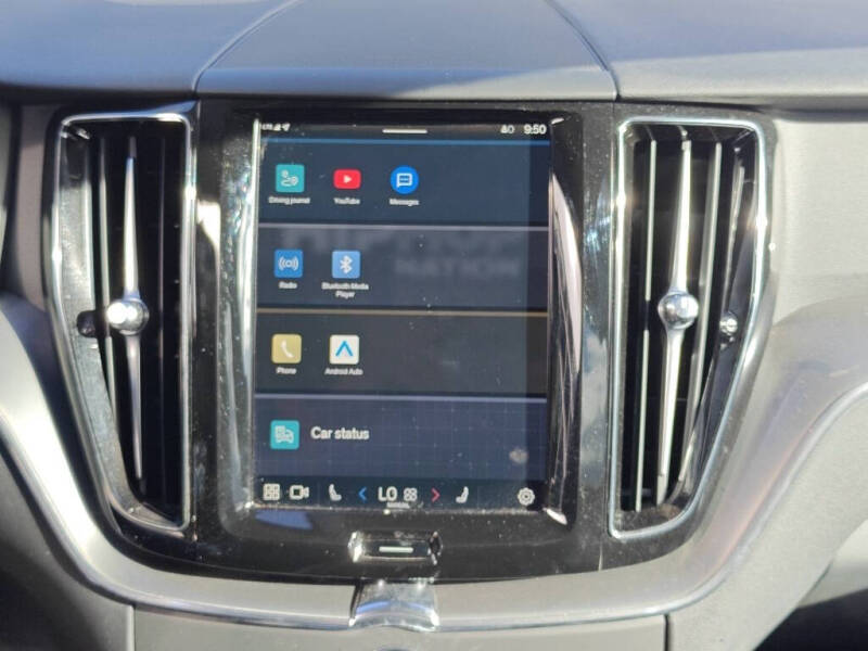 2025 Volvo XC60 B5 Core Dark Theme