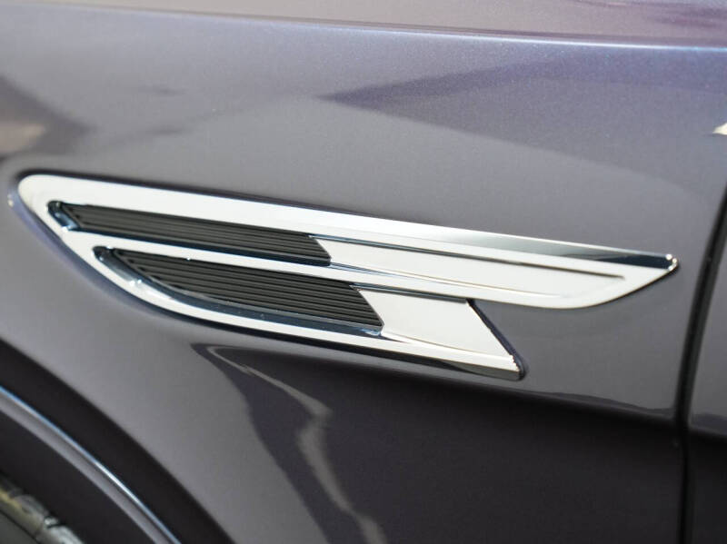 2023 Bentley Bentayga EWB