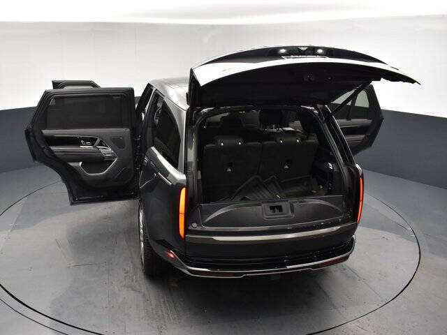 2023 Land Rover Range Rover P400 SE LWB