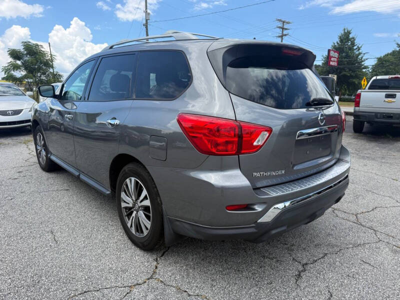 2017 Nissan Pathfinder SV