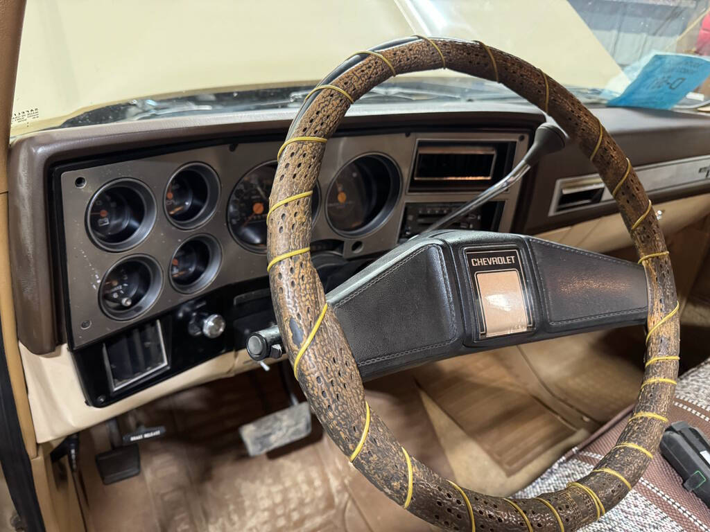 1987 Chevrolet R/V 20 Series 32