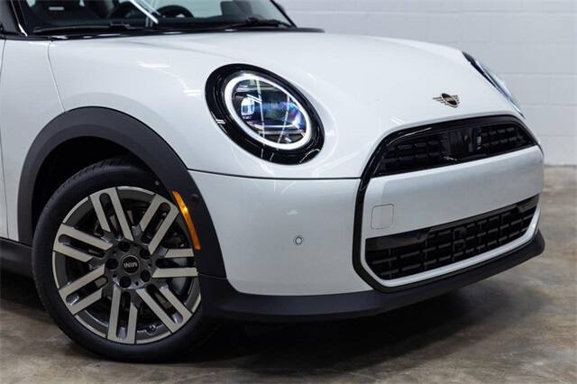 2025 MINI Hardtop 2 Door Cooper Signature Trim