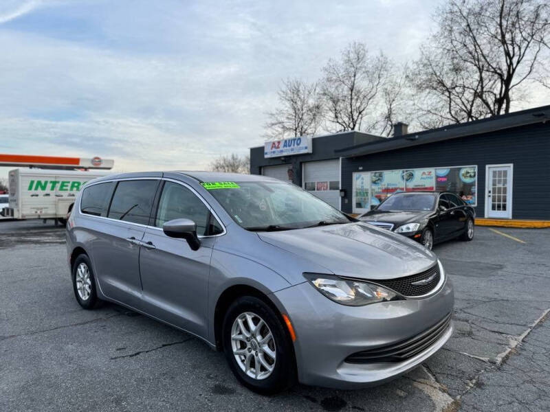 2017 Chrysler Pacifica Touring photo 1