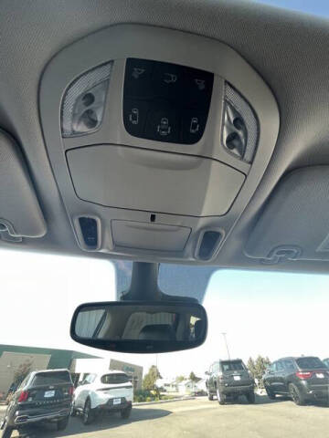 2023 Chrysler Pacifica Plug-In Hybrid Limited