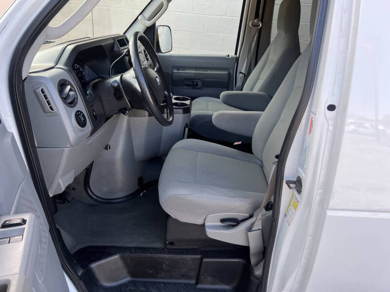 2009 Ford E-Series E-350 SD XLT