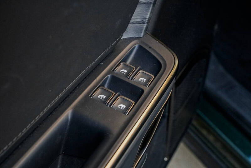 2023 Rivian R1S Adventure