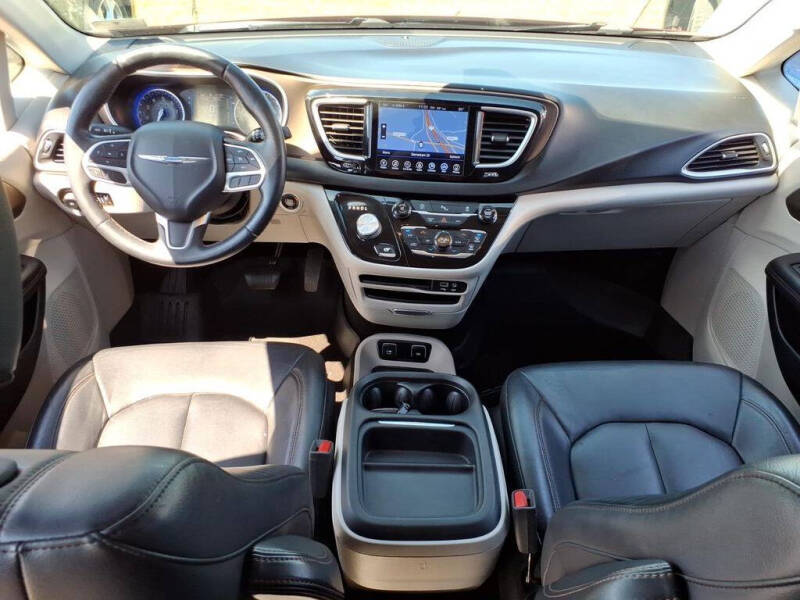 2017 Chrysler Pacifica Touring-L