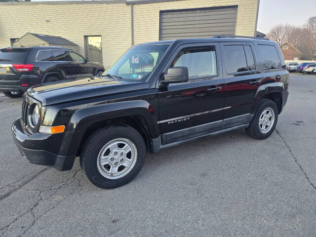 2011 Jeep Patriot for sale at QUEENSGATE AUTO SALES in York, PA